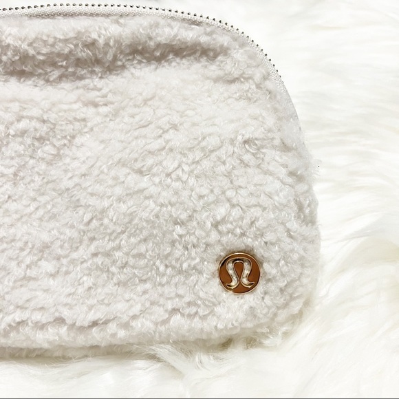 Lululemon • Everywhere Belt Bag Fleece - Picture 14 of 14